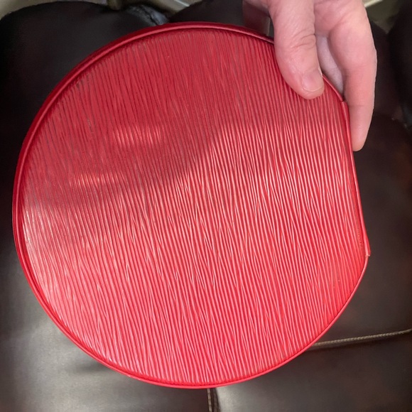 Louis Vuitton Bold Red Epi Leather Cosmetic Case - Picture 9 of 10